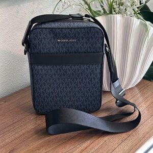 NWOT - Michael Kors Cooper Signature Logo Flight Bag - See Video!